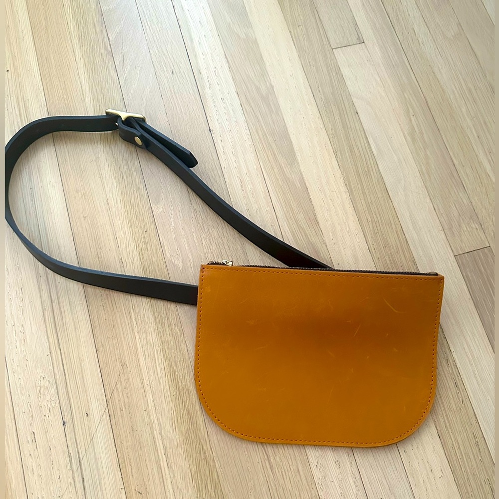 Neva opet Millie fannypack in whiskey. Leather crossbody pouch/purse.